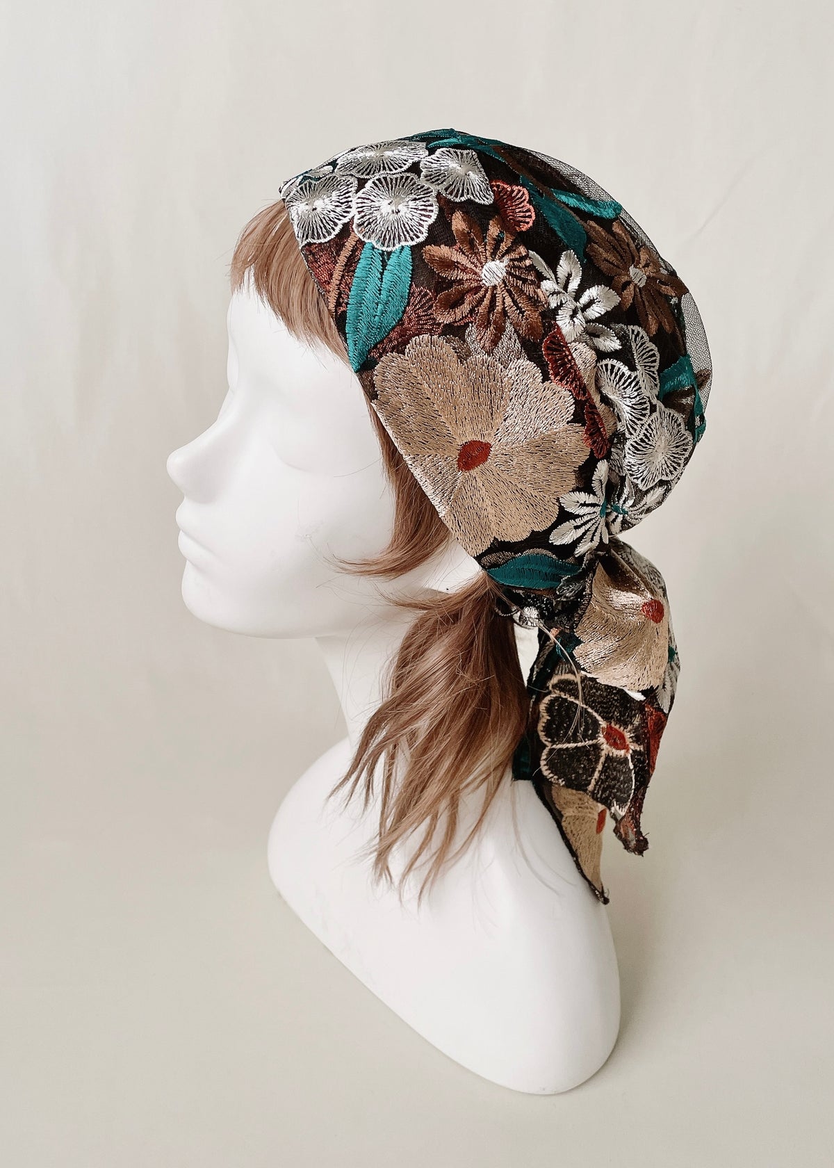 Vintage Garden | Embroidred Lace Veil Hood