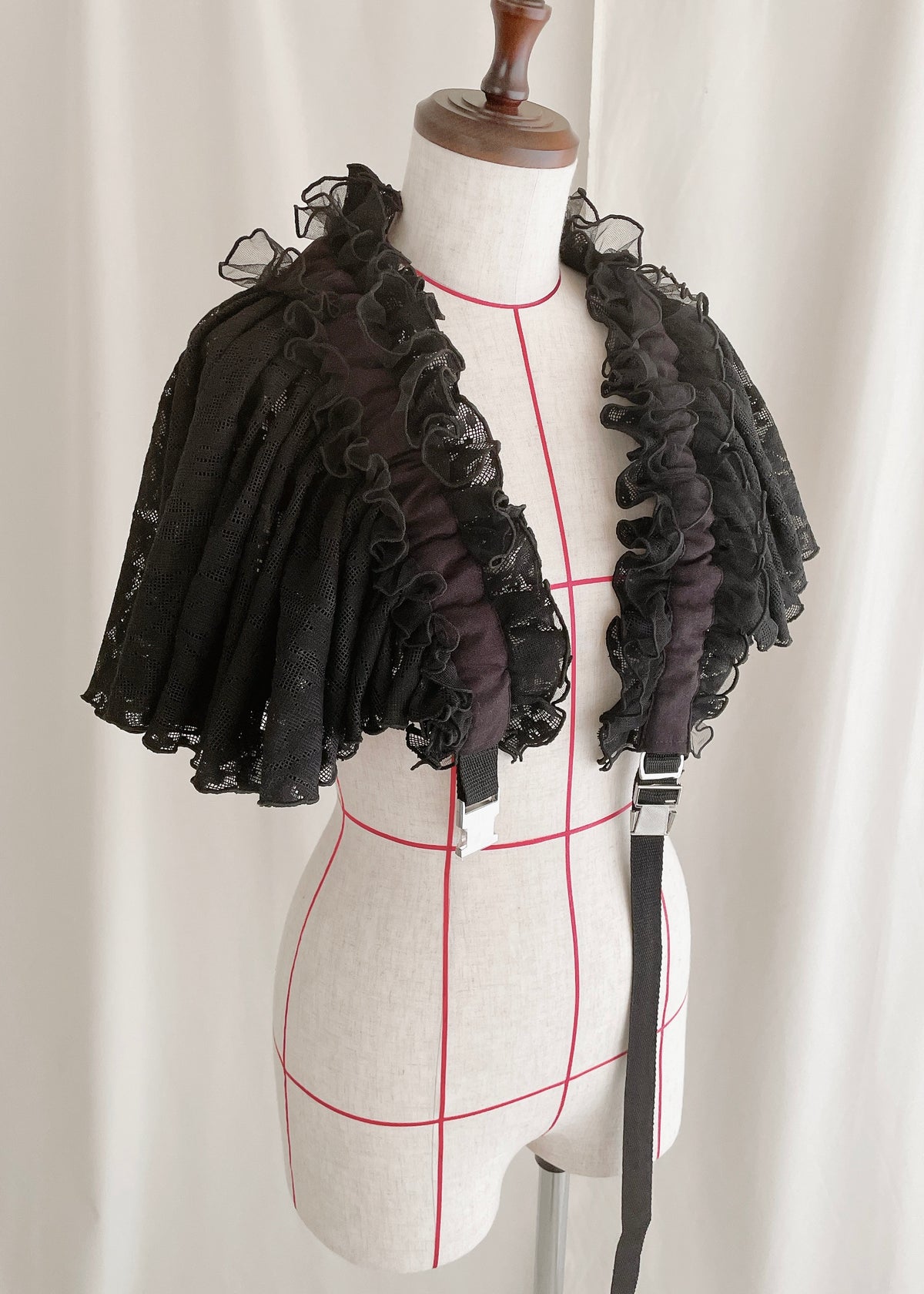 DŌRA CÎTA | Ruffled Hidden Bag - OFF WHITE