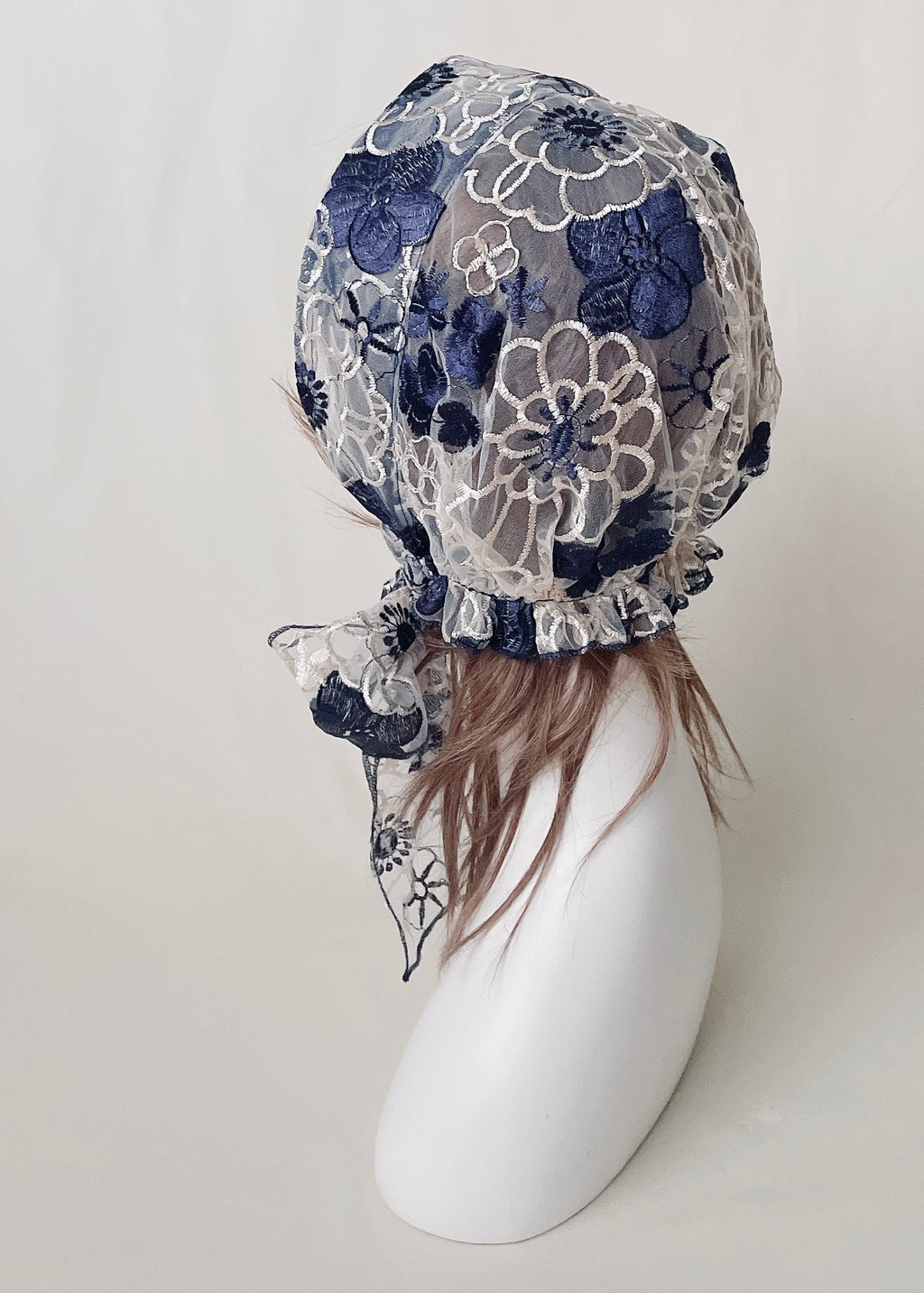 Anemone | Embroidred Lace Veil Hood
