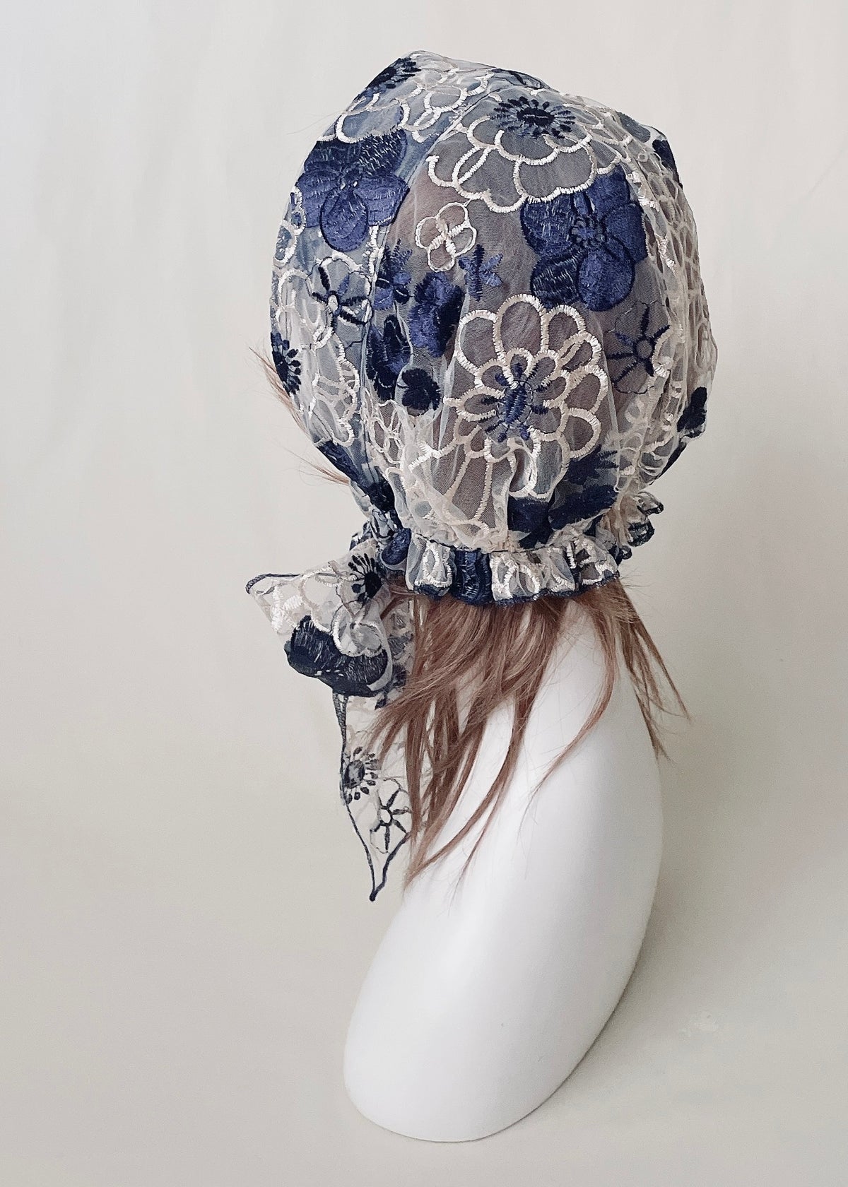 Anemone | Embroidred Lace Veil Hood