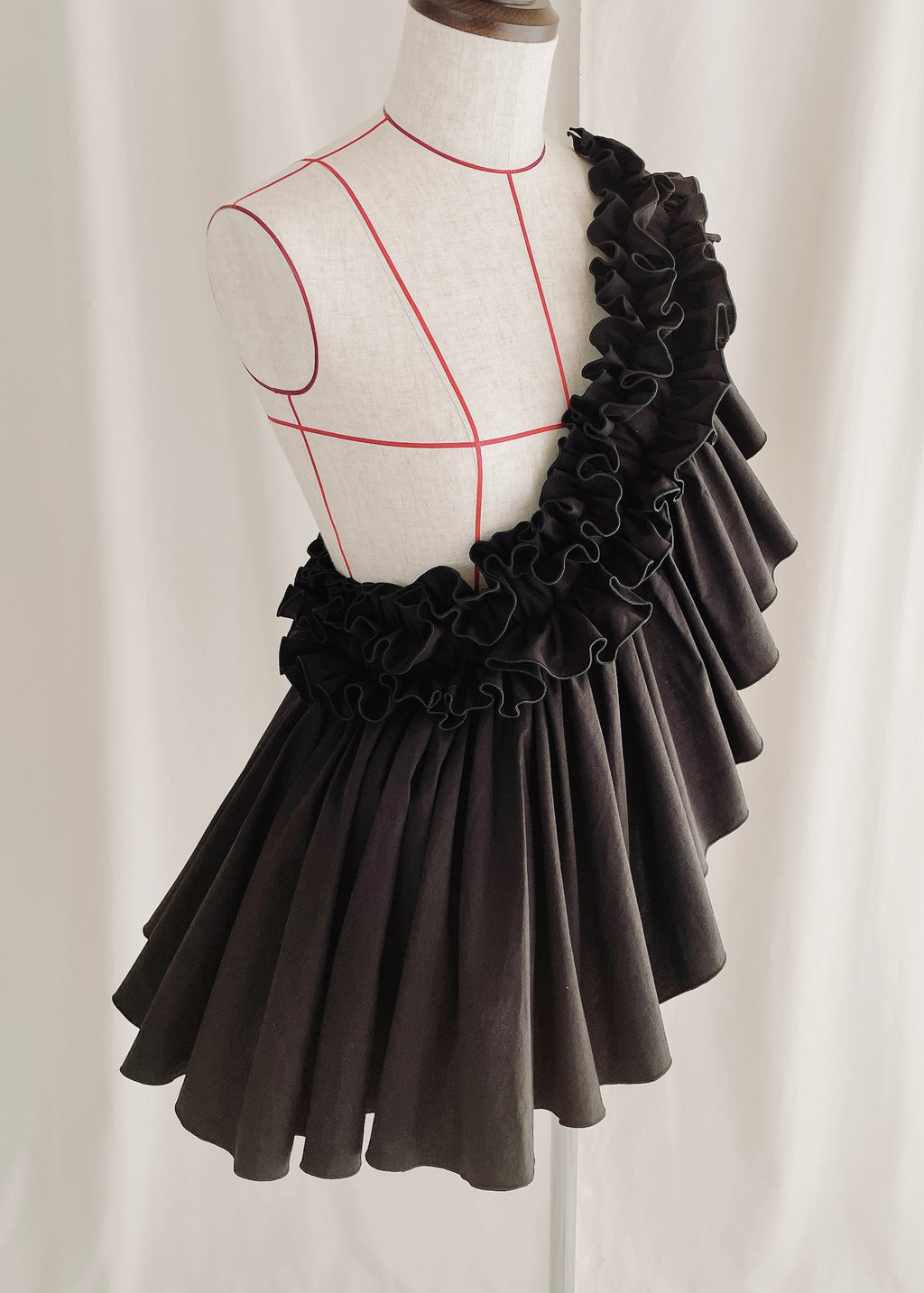 DŌRA NŌVA | Ruffled Hidden Bag - BLACK
