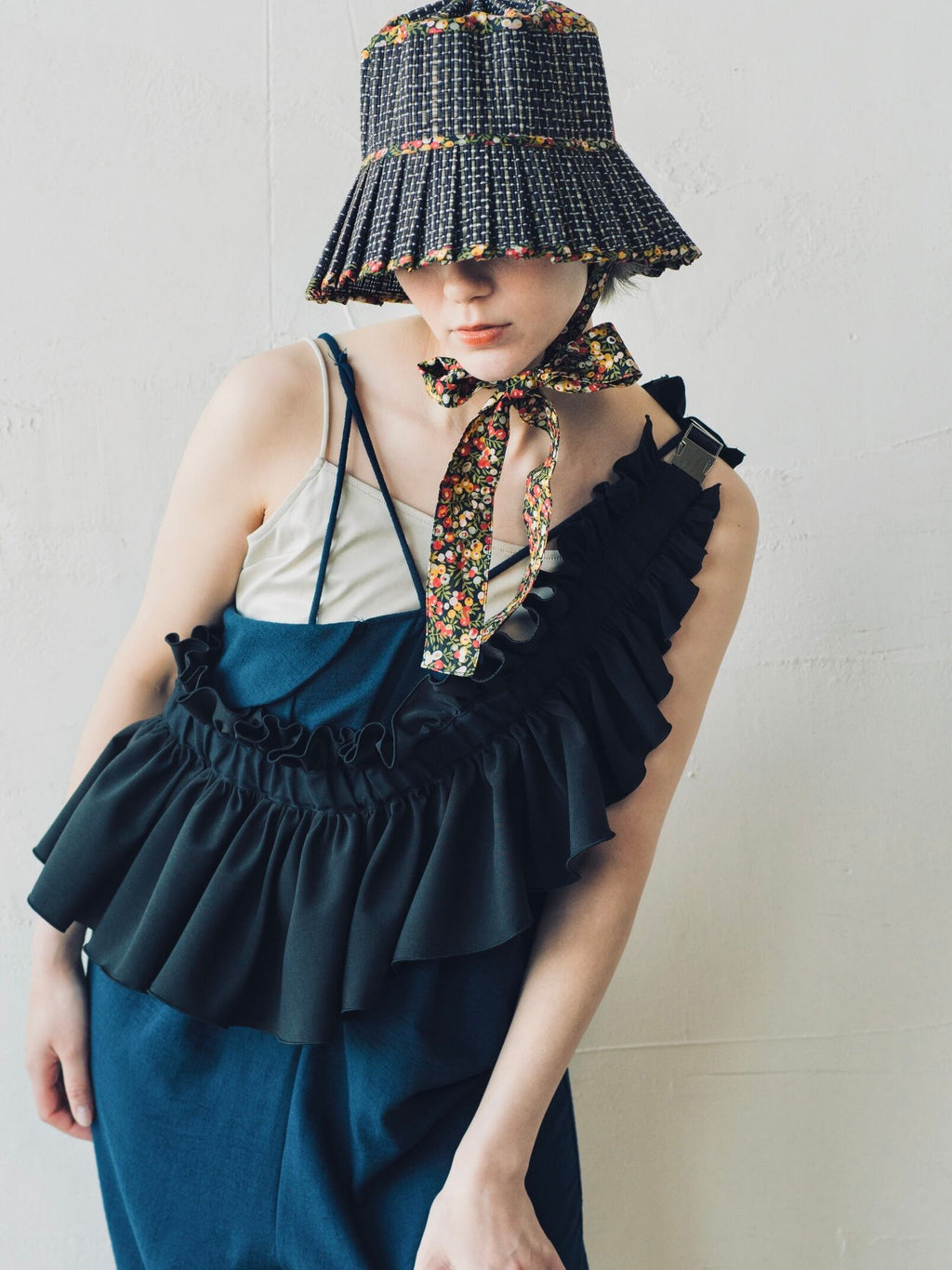 DŌRA | Versatile Ruffled Bag - BLACK