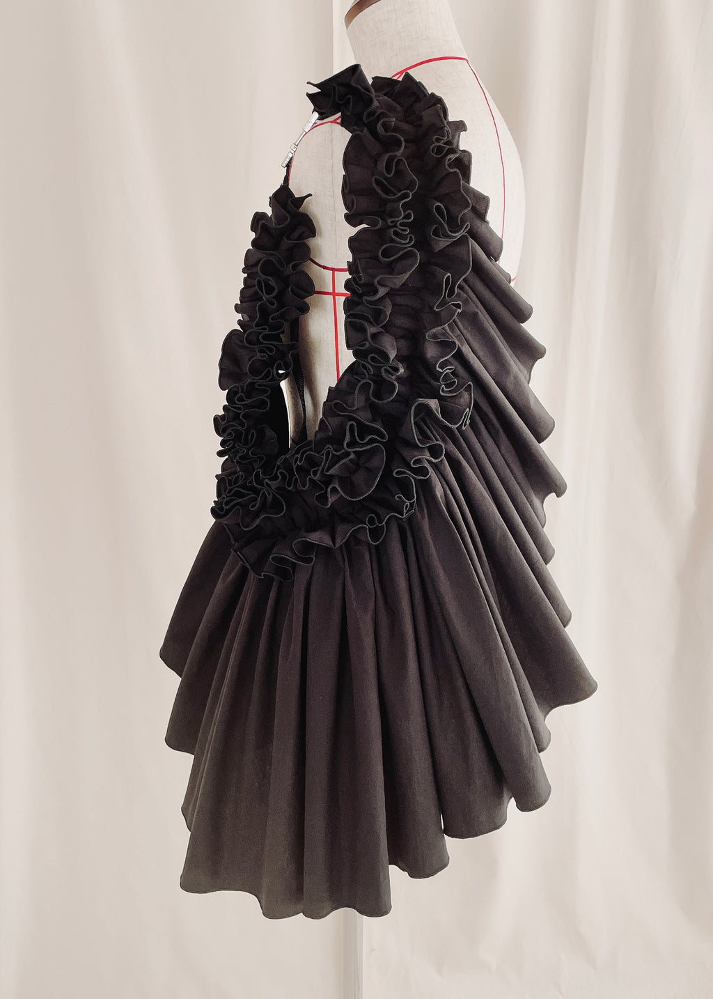 DŌRA NŌVA | Ruffled Hidden Bag - BLACK