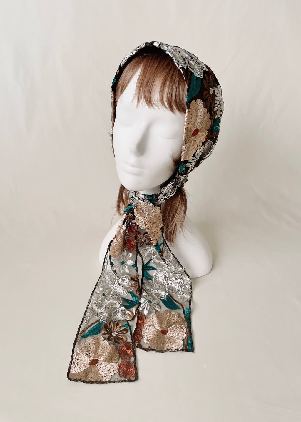 Vintage Garden | Embroidred Lace Veil Hood