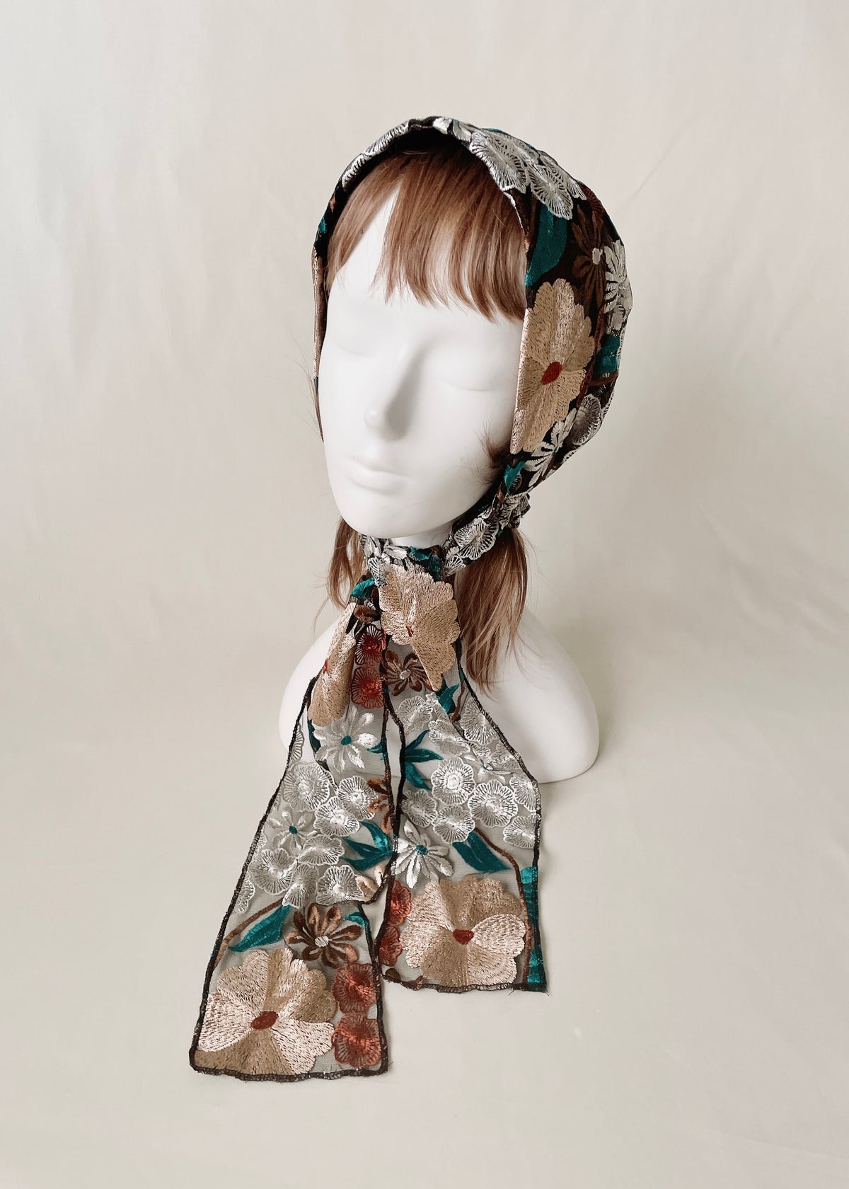 Vintage Garden | Embroidred Lace Veil Hood