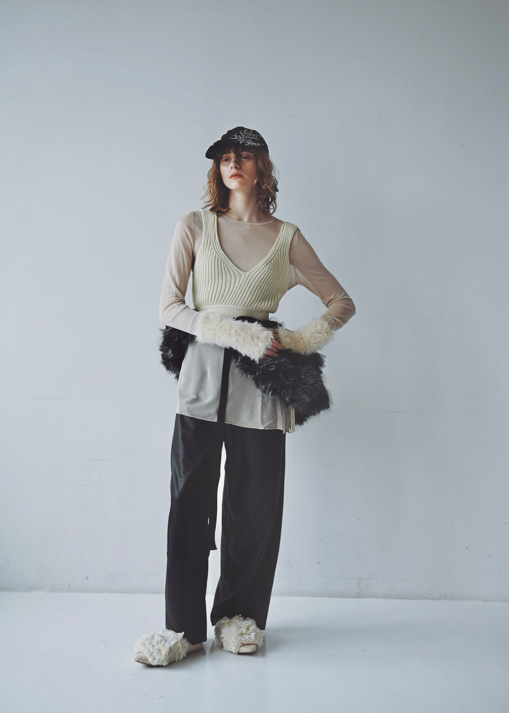 DŌRA VORAN | Fur-Ruffled Hidden Bag - NOIR FOX