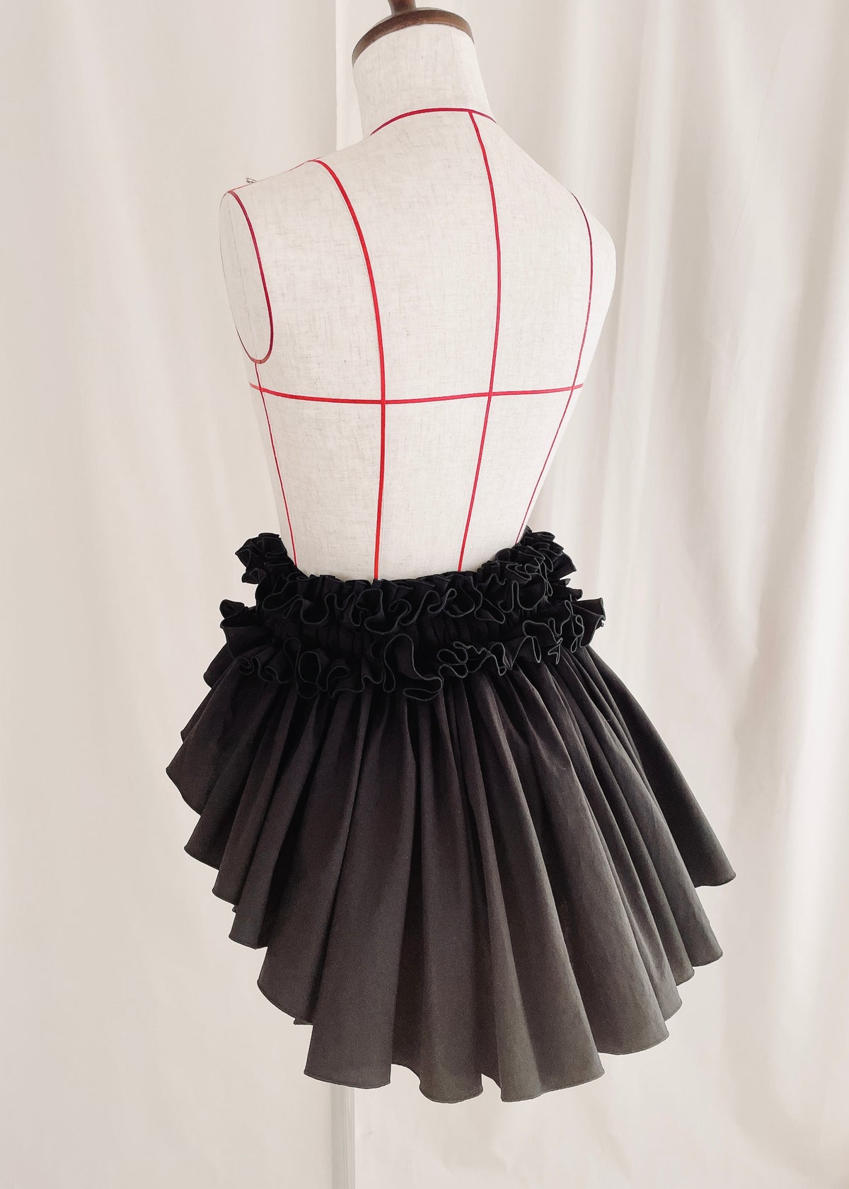 DŌRA NŌVA | Ruffled Hidden Bag - BLACK