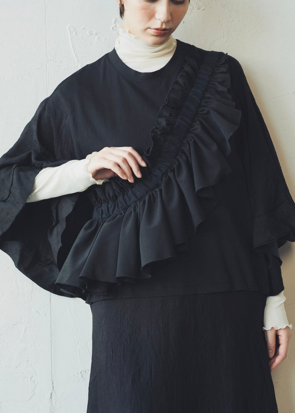 DŌRA | Versatile Ruffled Bag - BLACK
