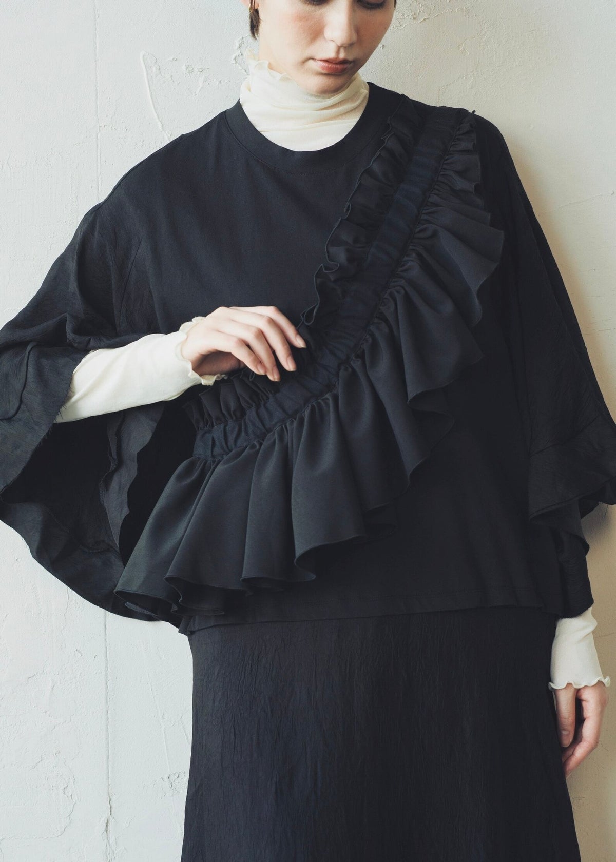 DŌRA | Versatile Ruffled Bag - BLACK