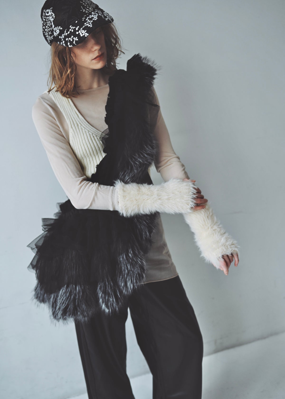 DŌRA VORAN | Fur-Ruffled Hidden Bag - NOIR FOX