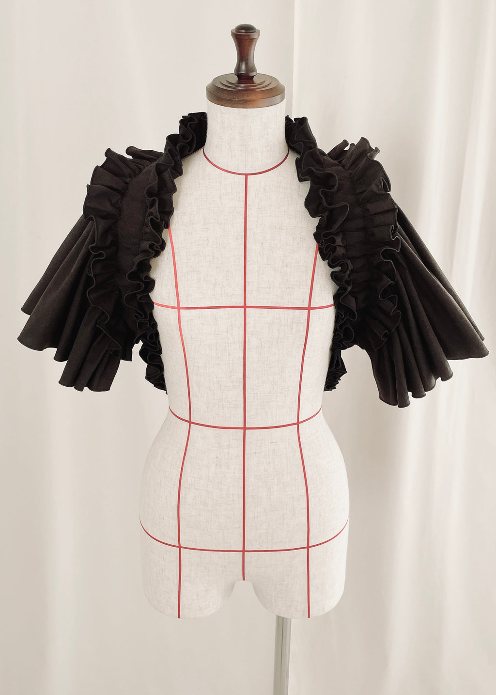DŌRA NŌVA | Ruffled Hidden Bag - BLACK