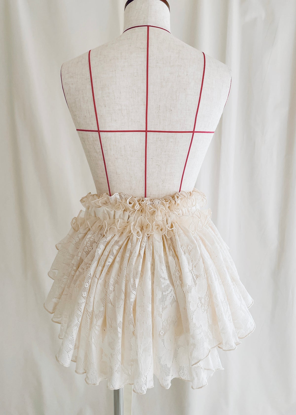 DŌRA CÎTA | Ruffled Hidden Bag - OFF WHITE