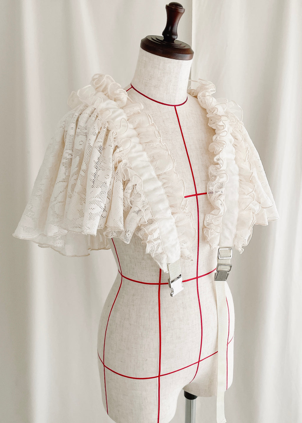 DŌRA CÎTA | Ruffled Hidden Bag - OFF WHITE