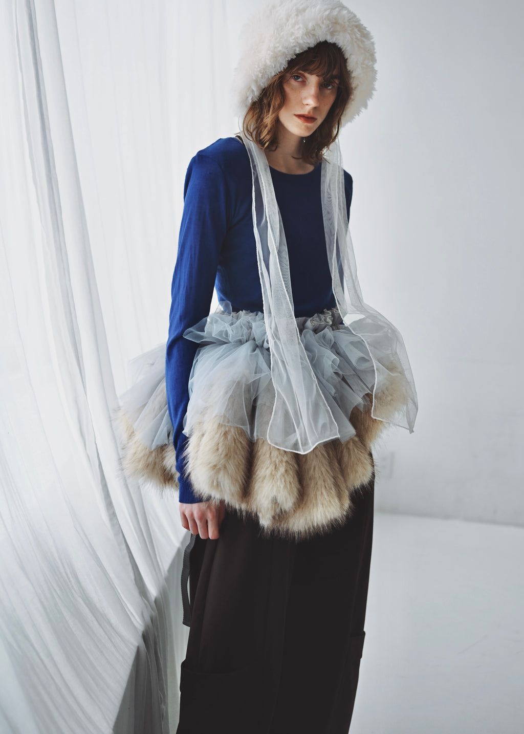 DŌRA VORAN | Fur-Ruffled Hidden Bag - BLUE FOX