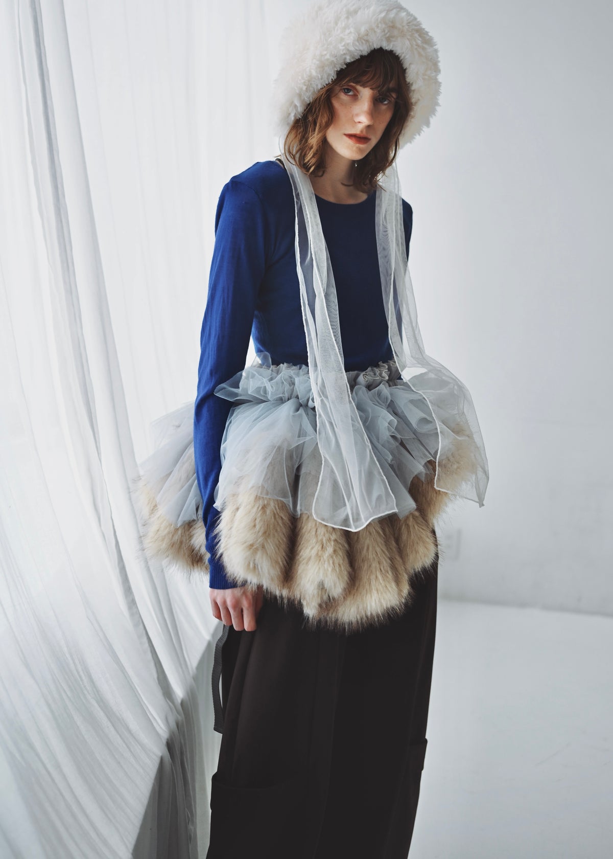 DŌRA VORAN | Fur-Ruffled Hidden Bag - BLUE FOX