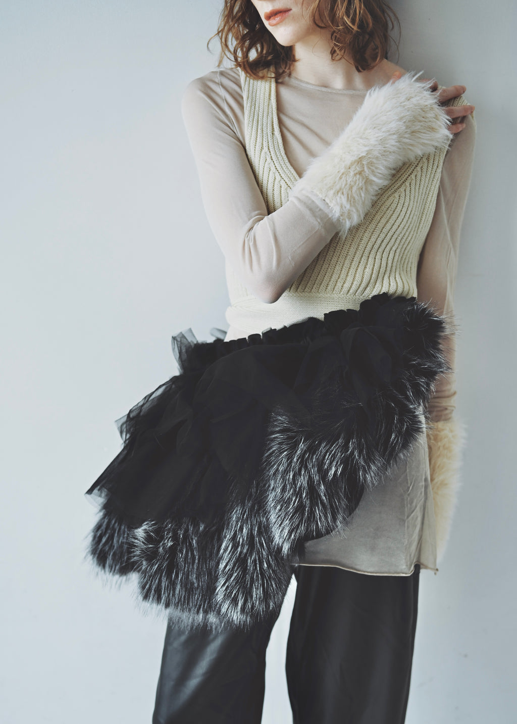 DŌRA VORAN | Fur-Ruffled Hidden Bag - NOIR FOX