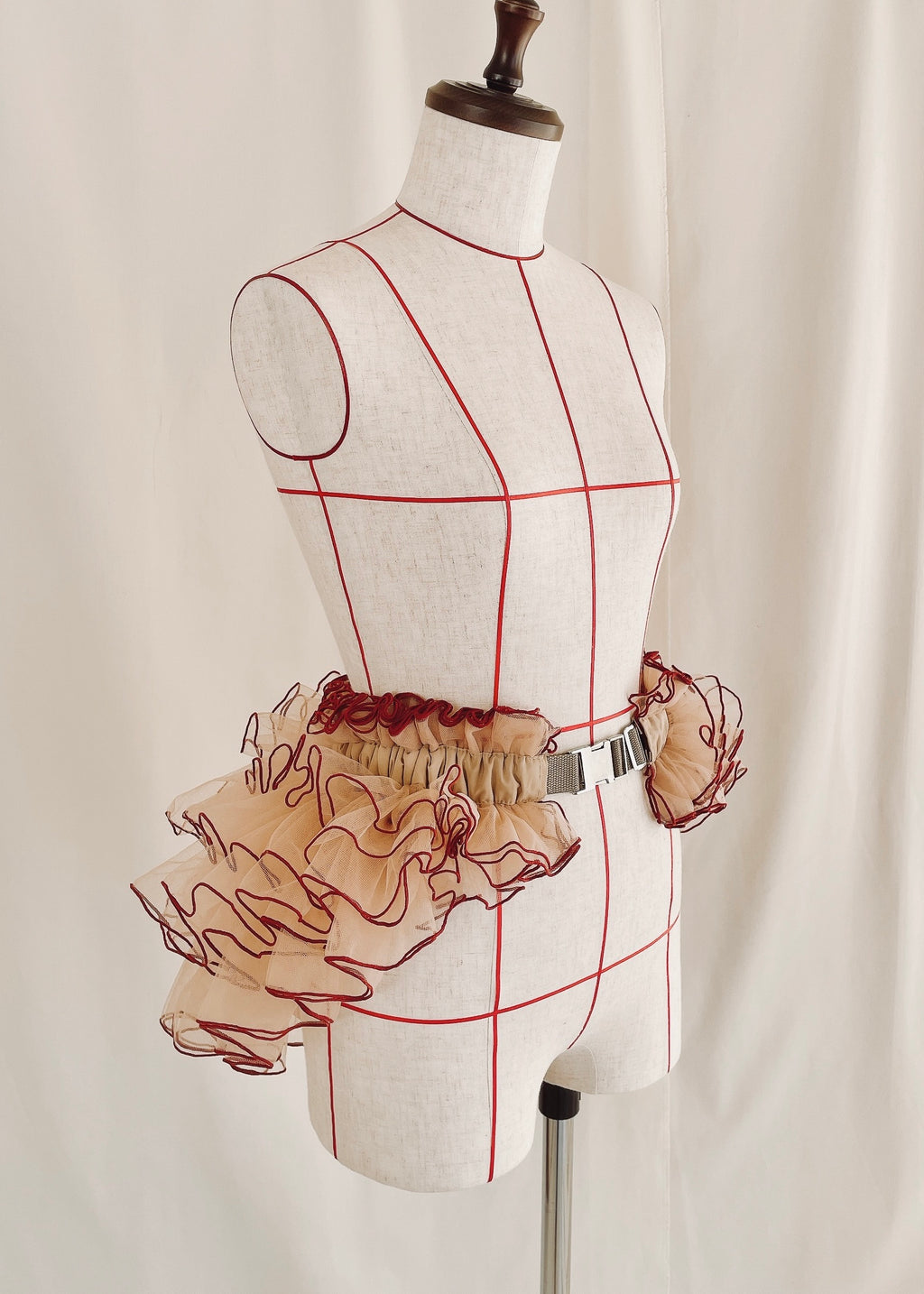 DŌRA TIÉRE | Ruffled Hidden Bag - FIG SANGRIA