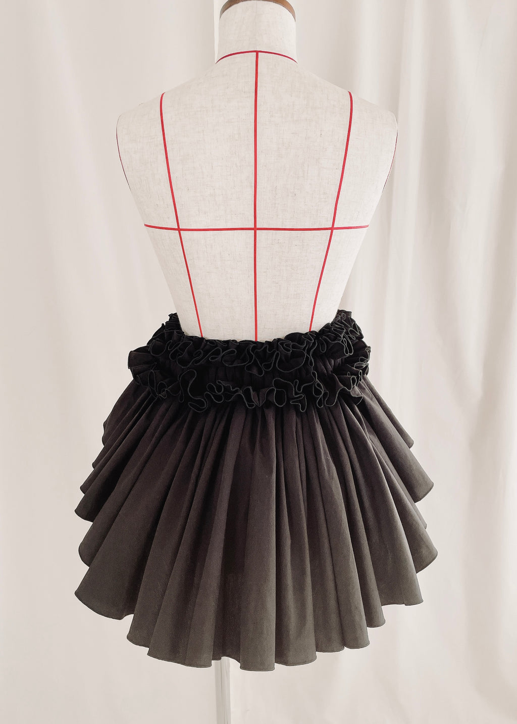 DŌRA NŌVA | Ruffled Hidden Bag - BLACK