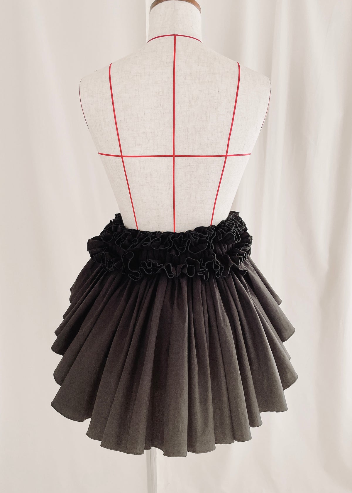 DŌRA NŌVA | Ruffled Hidden Bag - BLACK