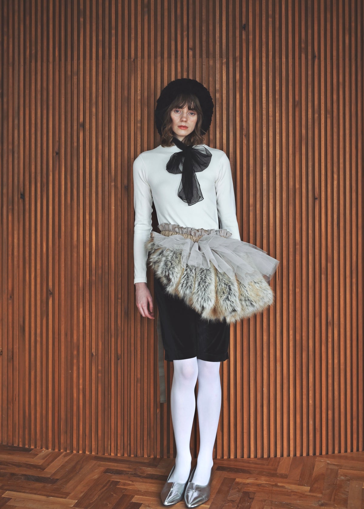 DŌRA VORAN | Fur-Ruffled Hidden Bag - SAND FOX