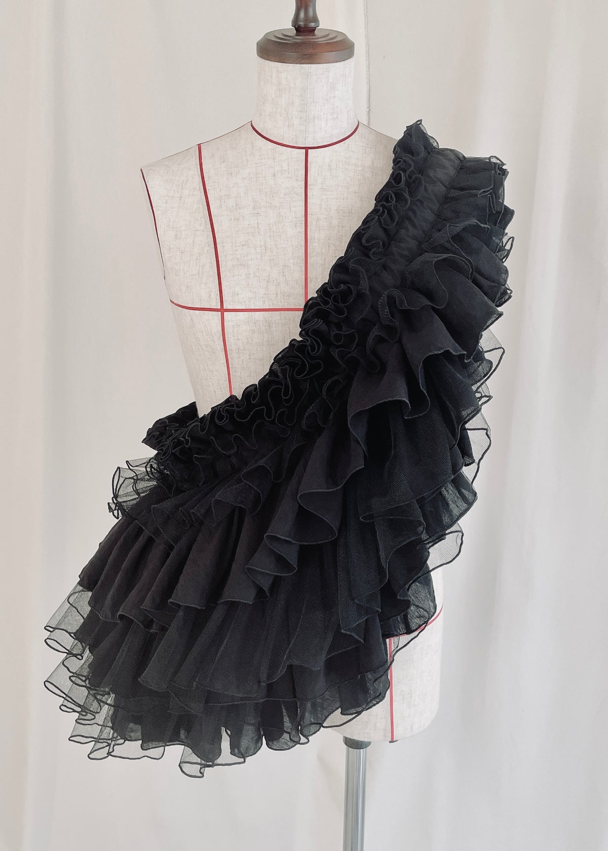 DŌRA QUAX | Ruffled Hidden Bag - NOIR