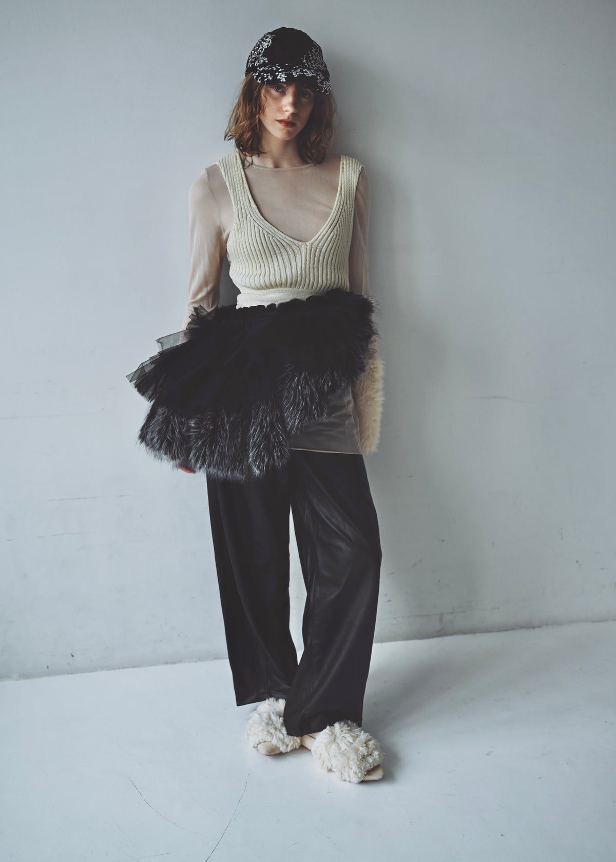 DŌRA VORAN | Fur-Ruffled Hidden Bag - NOIR FOX