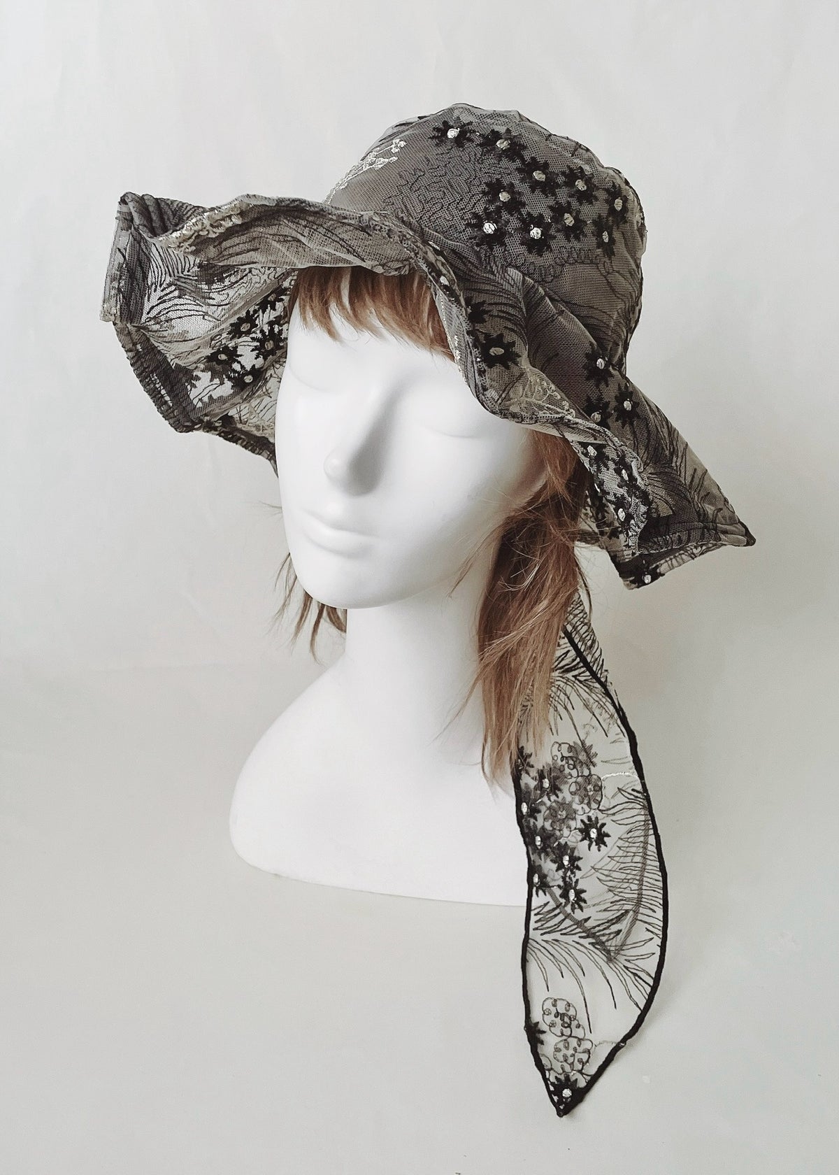 Astera Black | Embroidered Lace Veil Hat