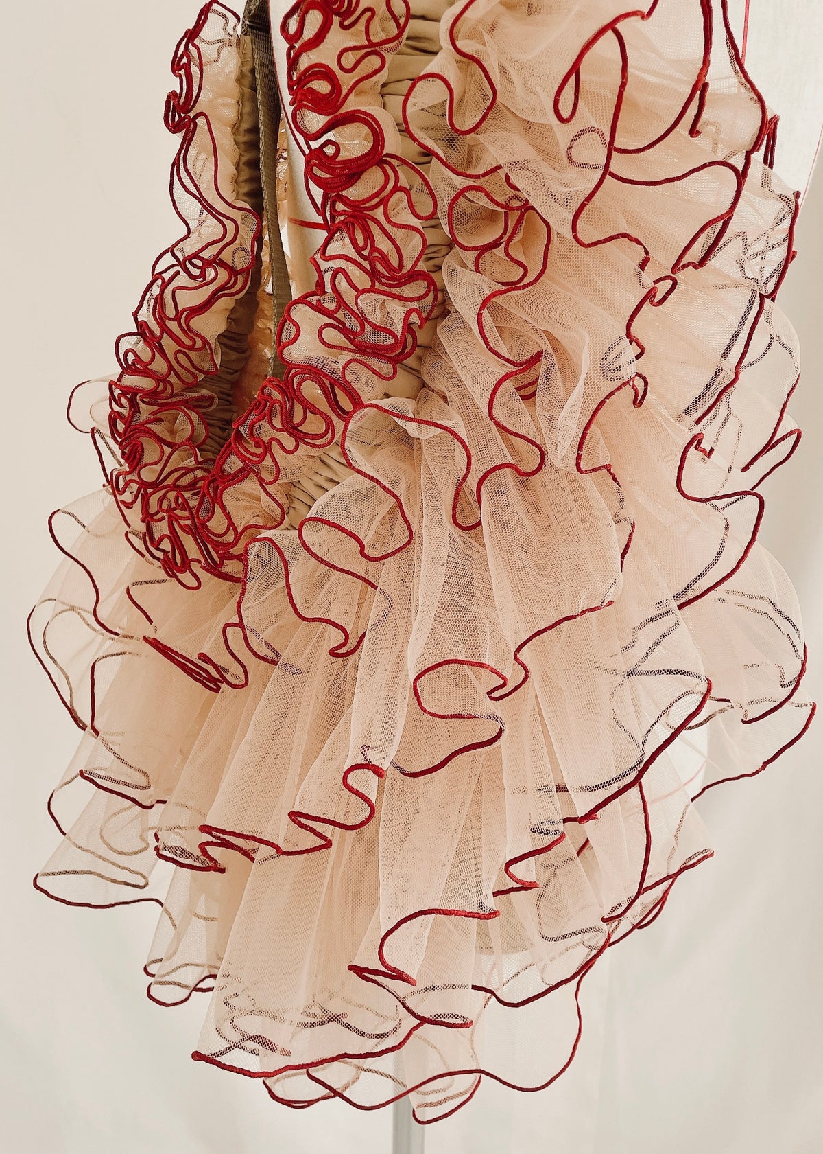 DŌRA TIÉRE | Ruffled Hidden Bag - FIG SANGRIA