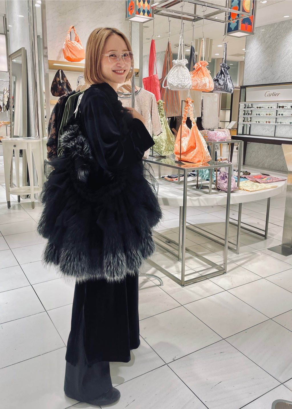 DŌRA VORAN | Fur-Ruffled Hidden Bag - NOIR FOX