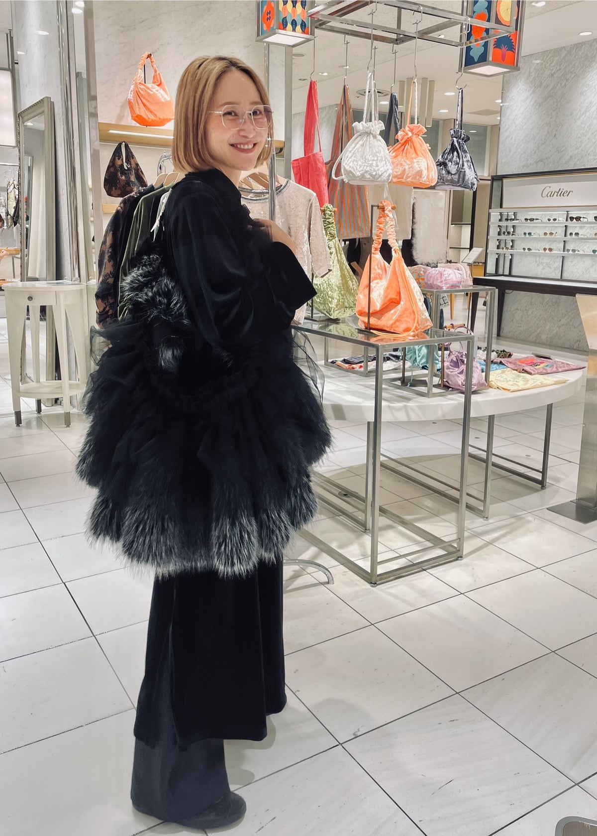DŌRA VORAN | Fur-Ruffled Hidden Bag - NOIR FOX