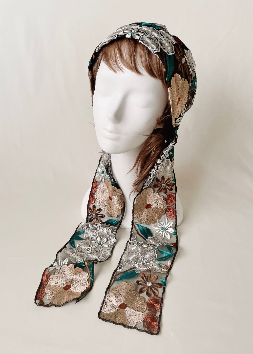 Vintage Garden | Embroidred Lace Veil Hood
