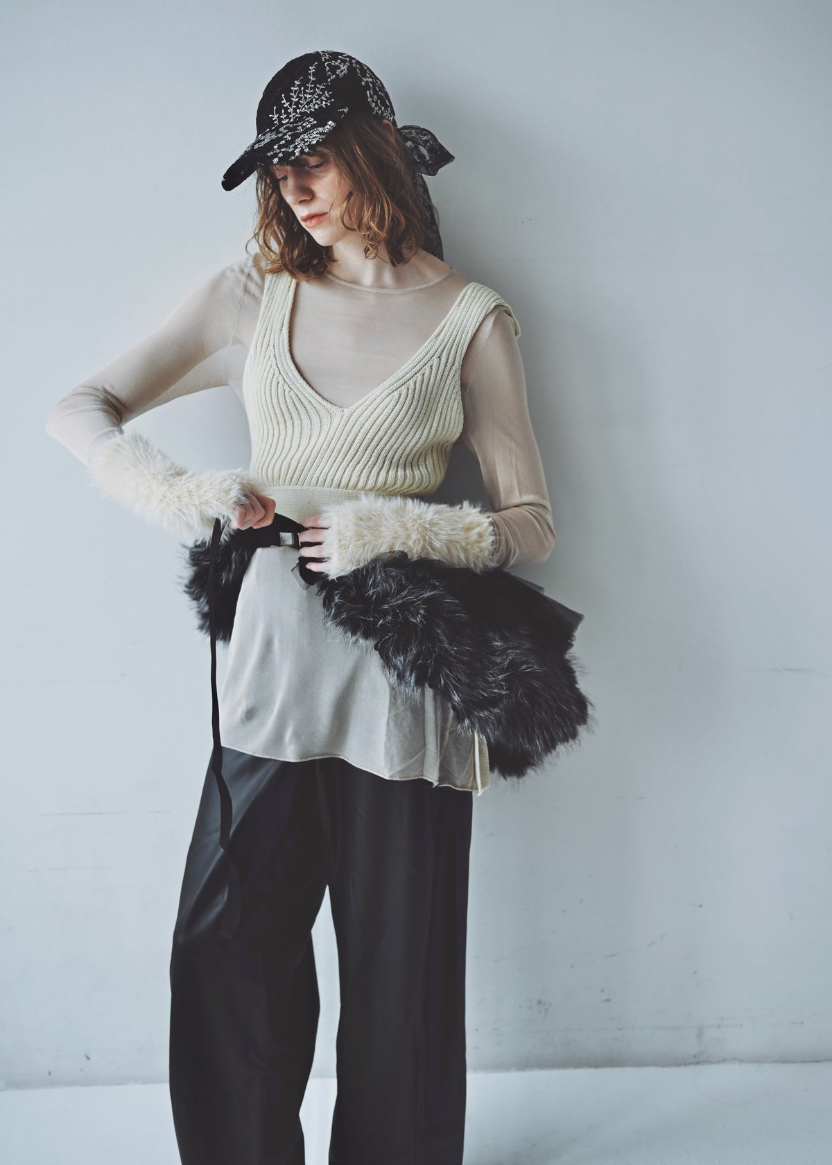 DŌRA VORAN | Fur-Ruffled Hidden Bag - NOIR FOX