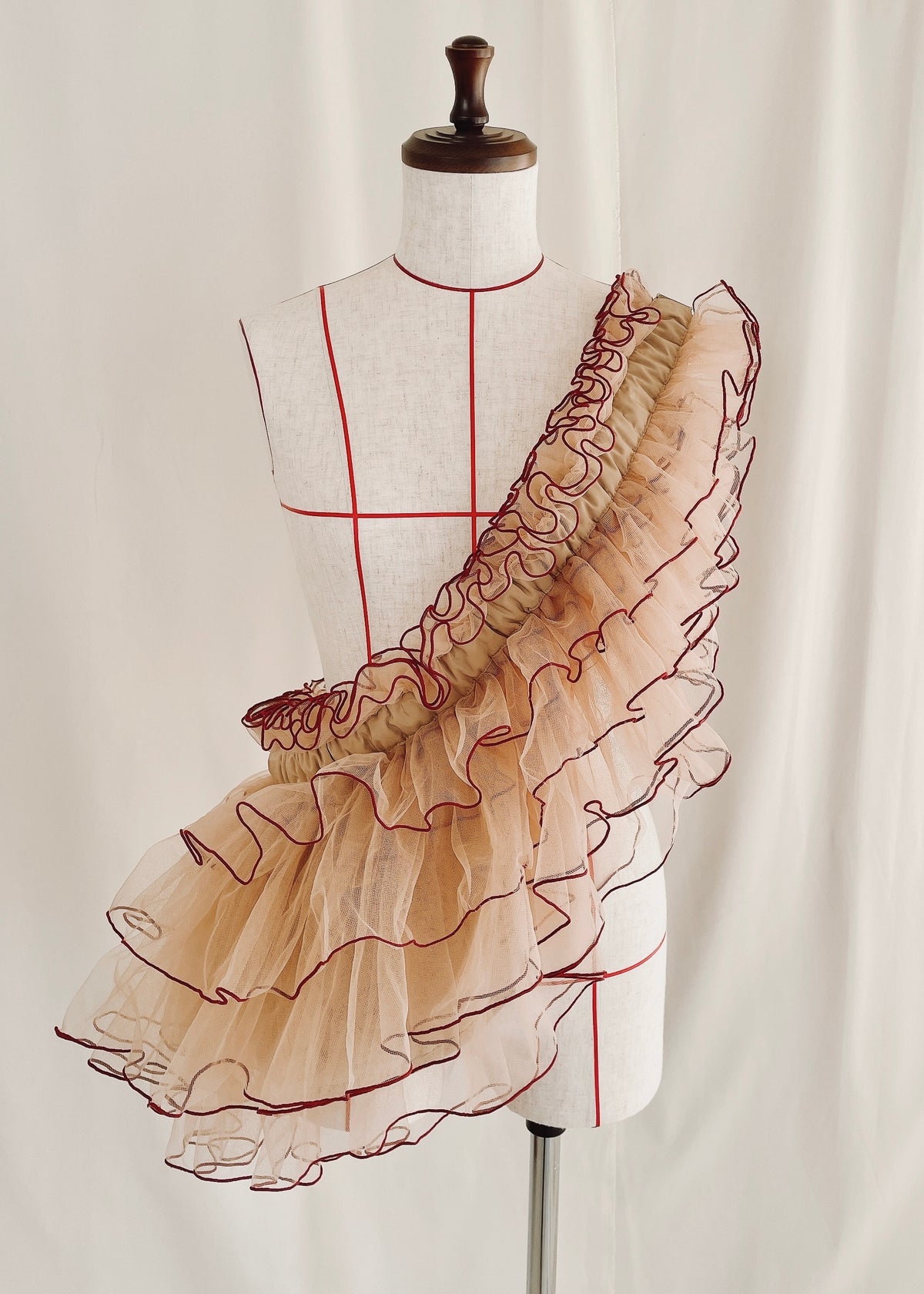 DŌRA TIÉRE | Ruffled Hidden Bag - FIG SANGRIA
