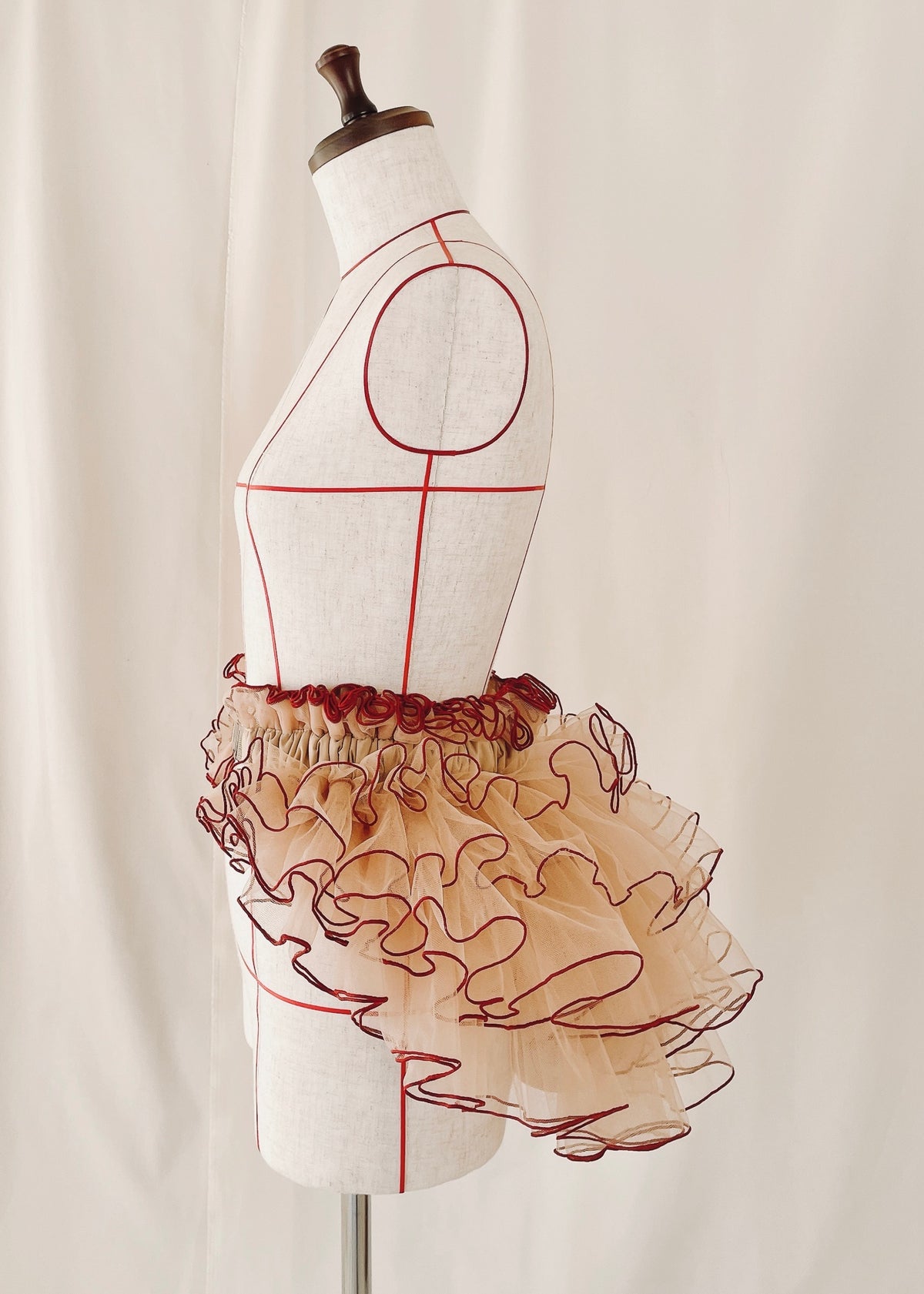 DŌRA TIÉRE | Ruffled Hidden Bag - FIG SANGRIA