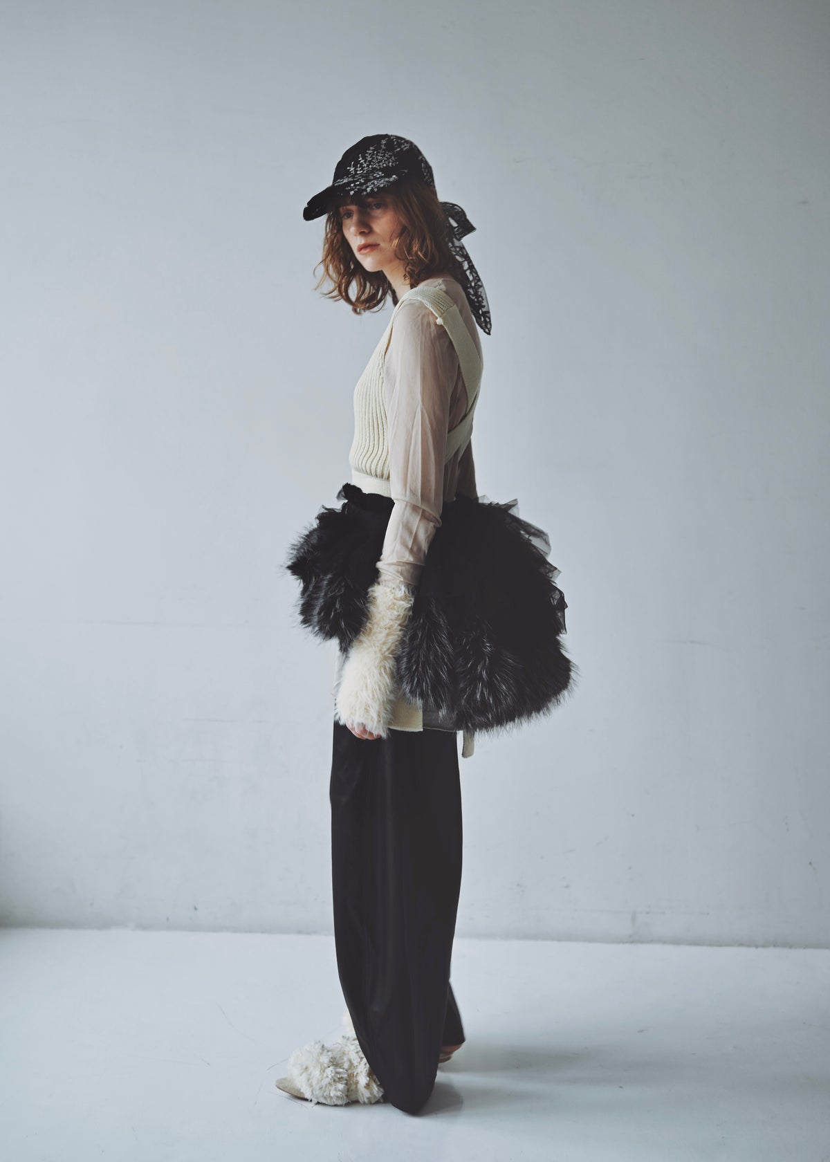 DŌRA VORAN | Fur-Ruffled Hidden Bag - NOIR FOX