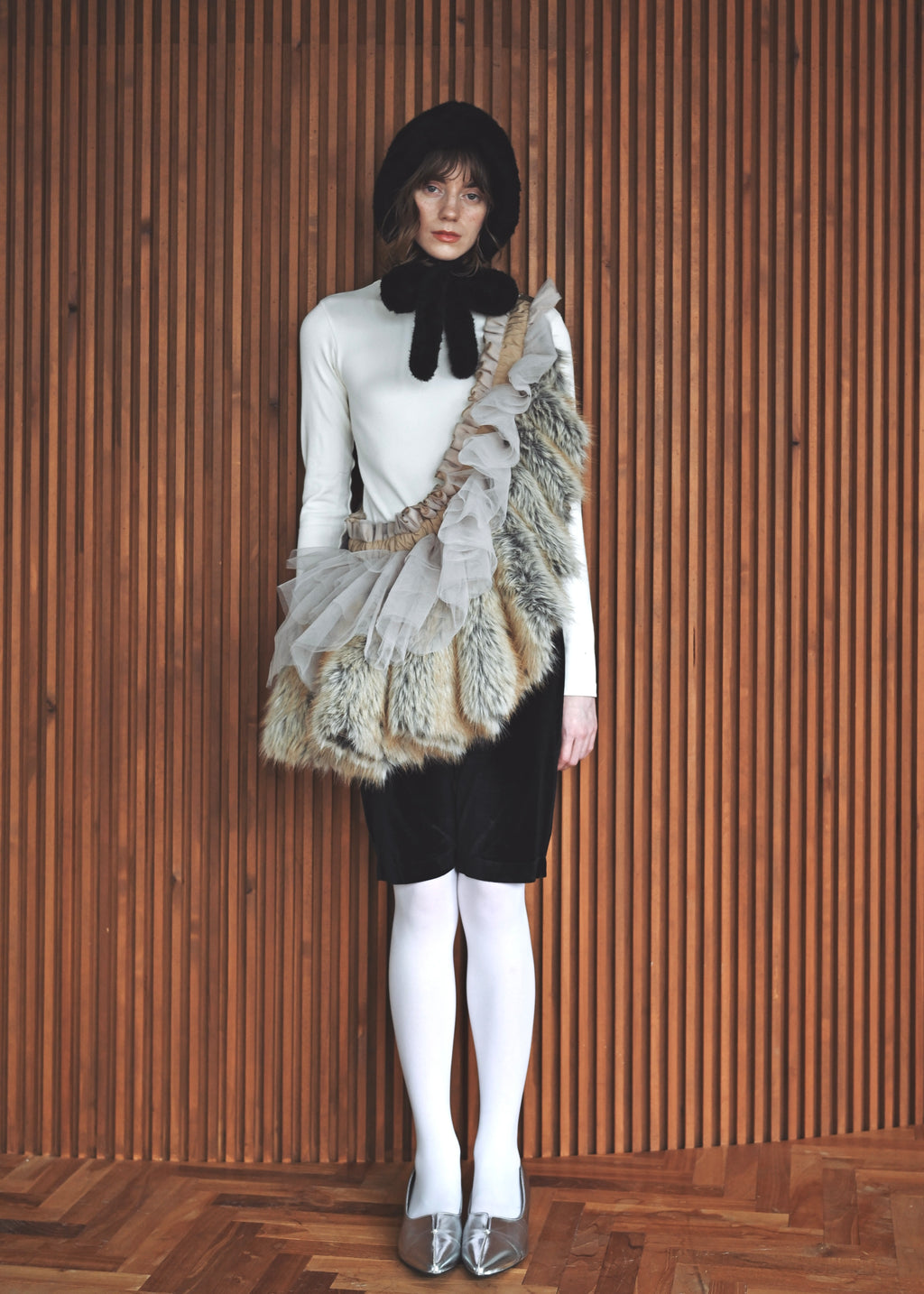 DŌRA VORAN | Fur-Ruffled Hidden Bag - SAND FOX