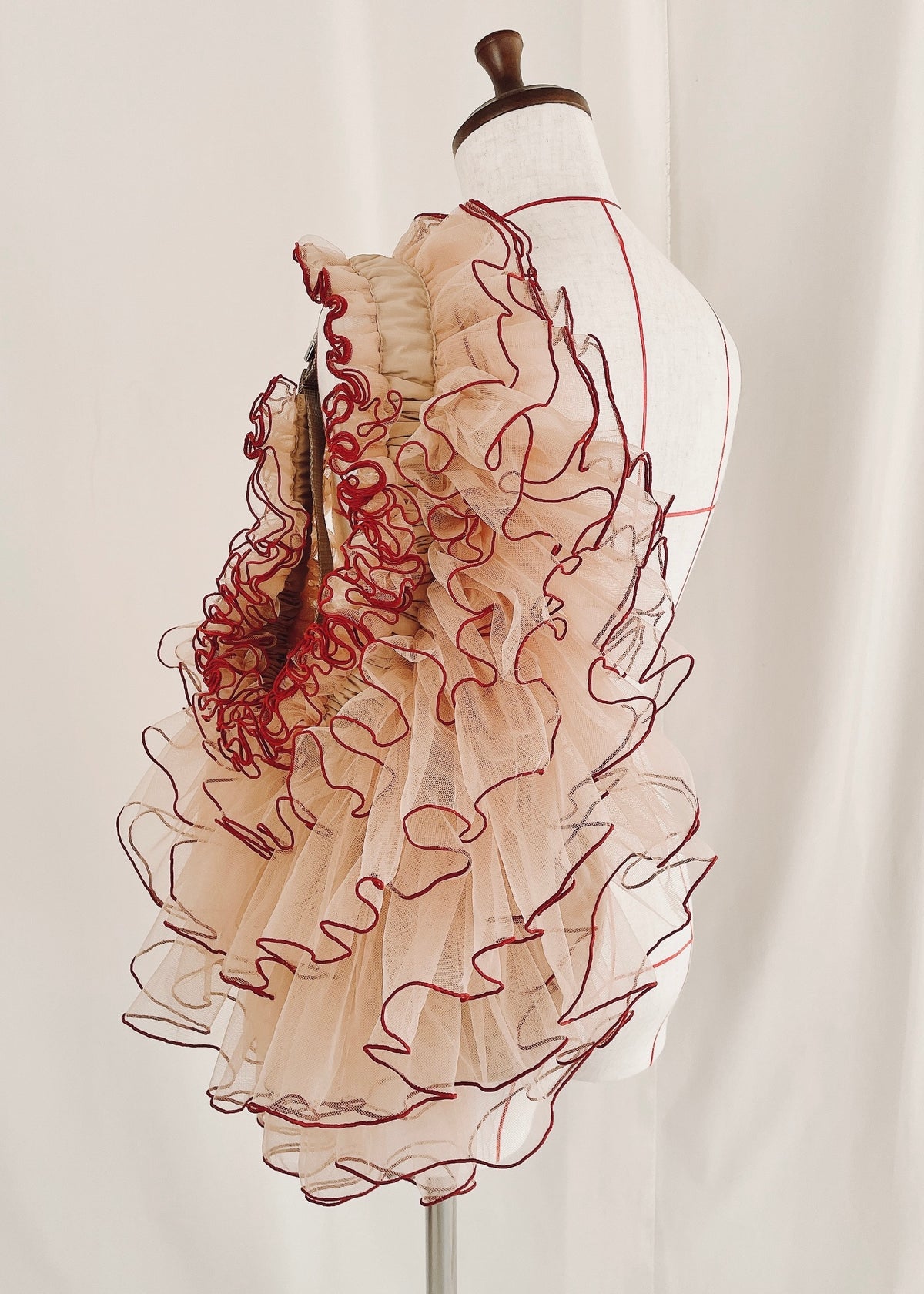 DŌRA TIÉRE | Ruffled Hidden Bag - FIG SANGRIA