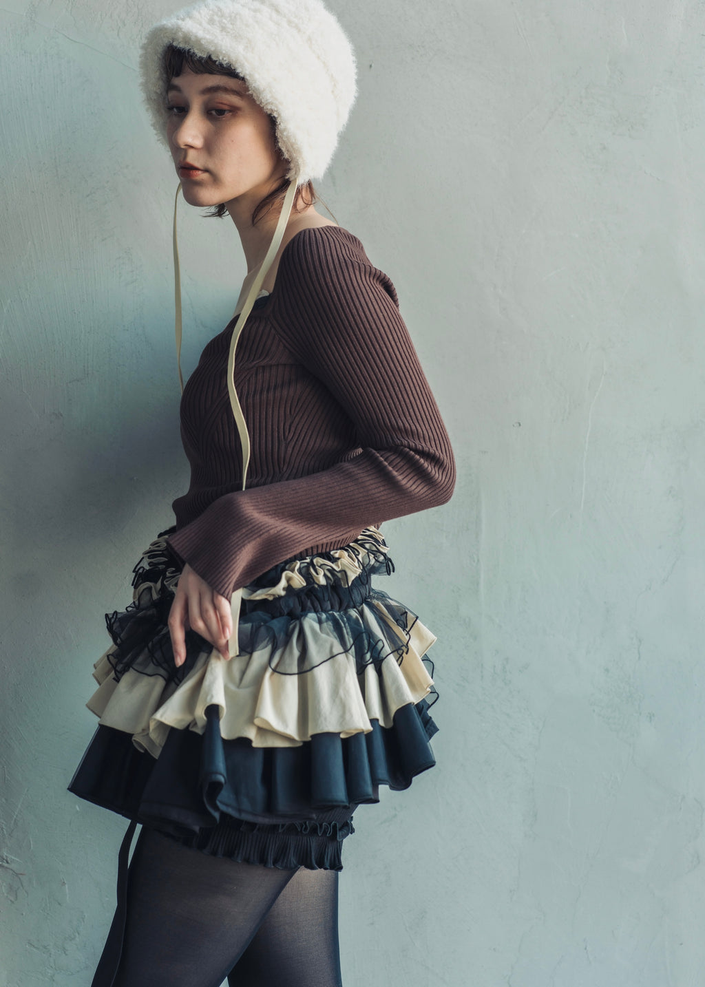 DŌRA MÖRA | Versatile Ruffled Bag - LAMP BLACK