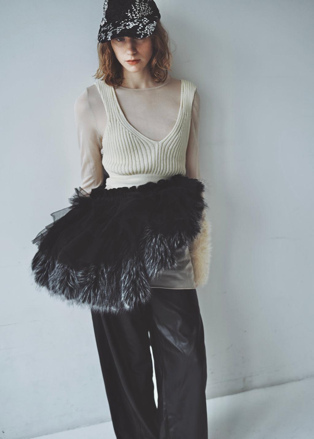 DŌRA VORAN | Fur-Ruffled Hidden Bag - NOIR FOX