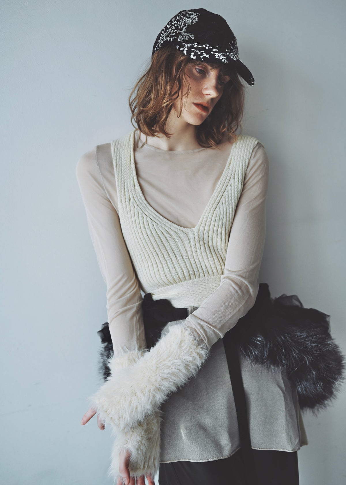 DŌRA VORAN | Fur-Ruffled Hidden Bag - NOIR FOX