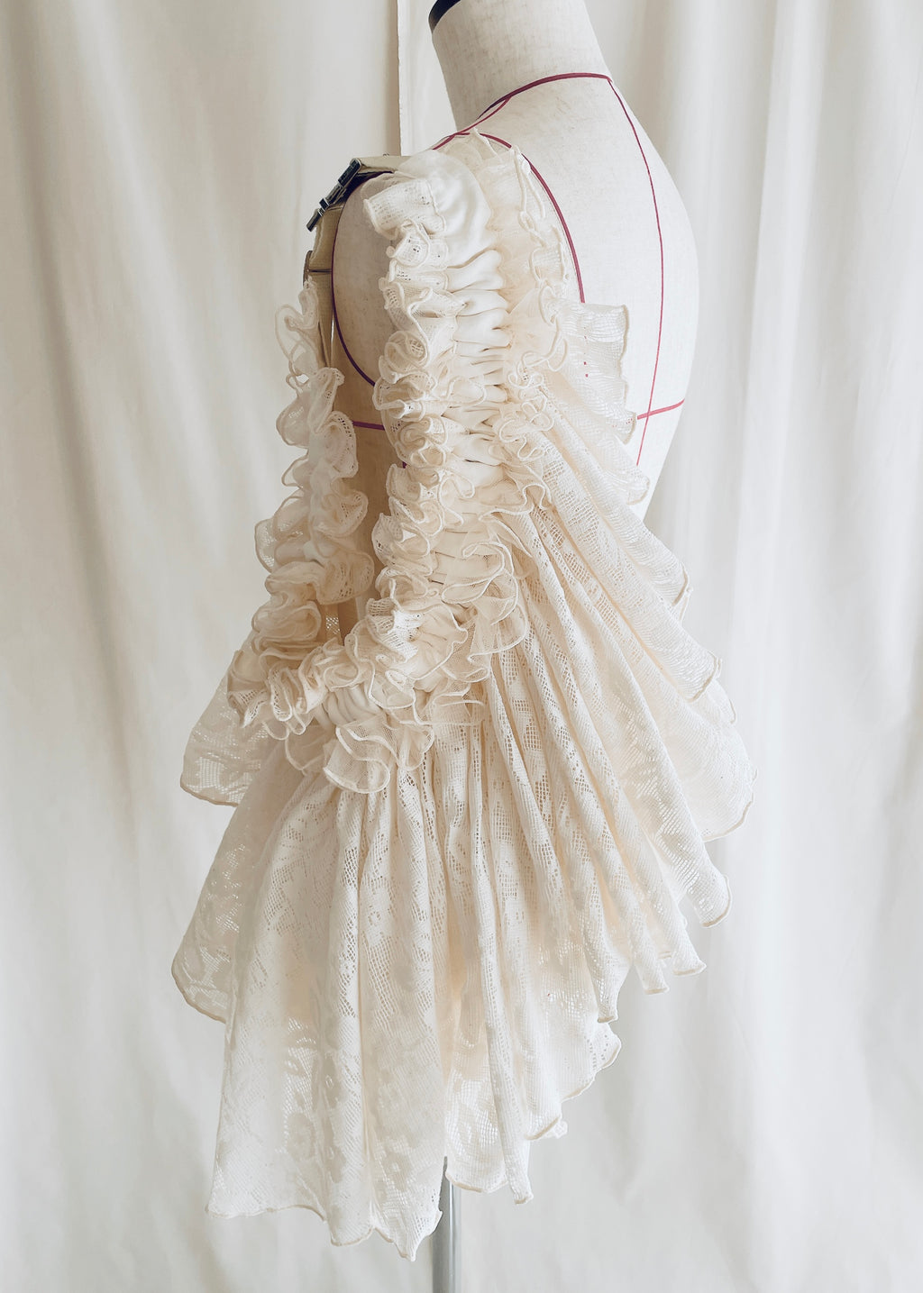 DŌRA CÎTA | Ruffled Hidden Bag - OFF WHITE