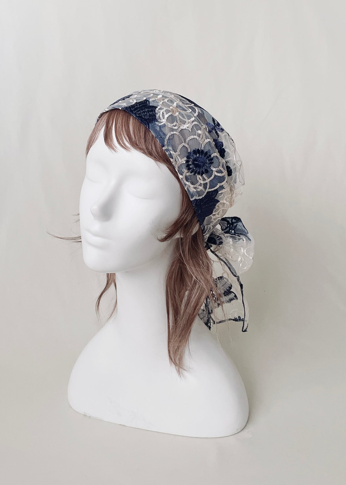 Anemone | Embroidred Lace Veil Hood