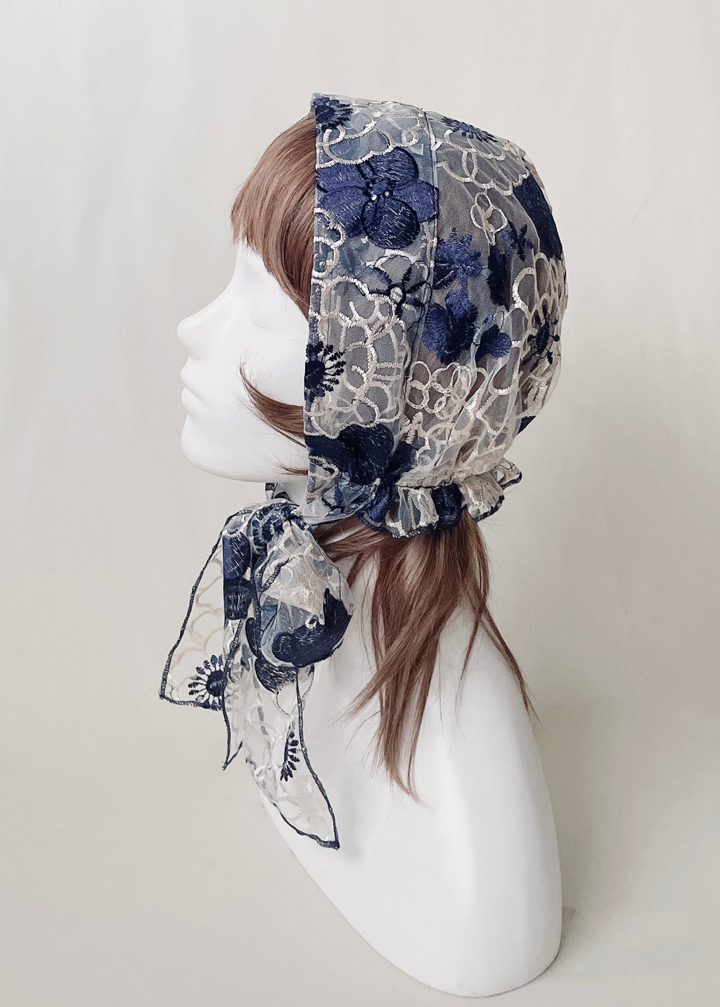 Anemone | Embroidred Lace Veil Hood