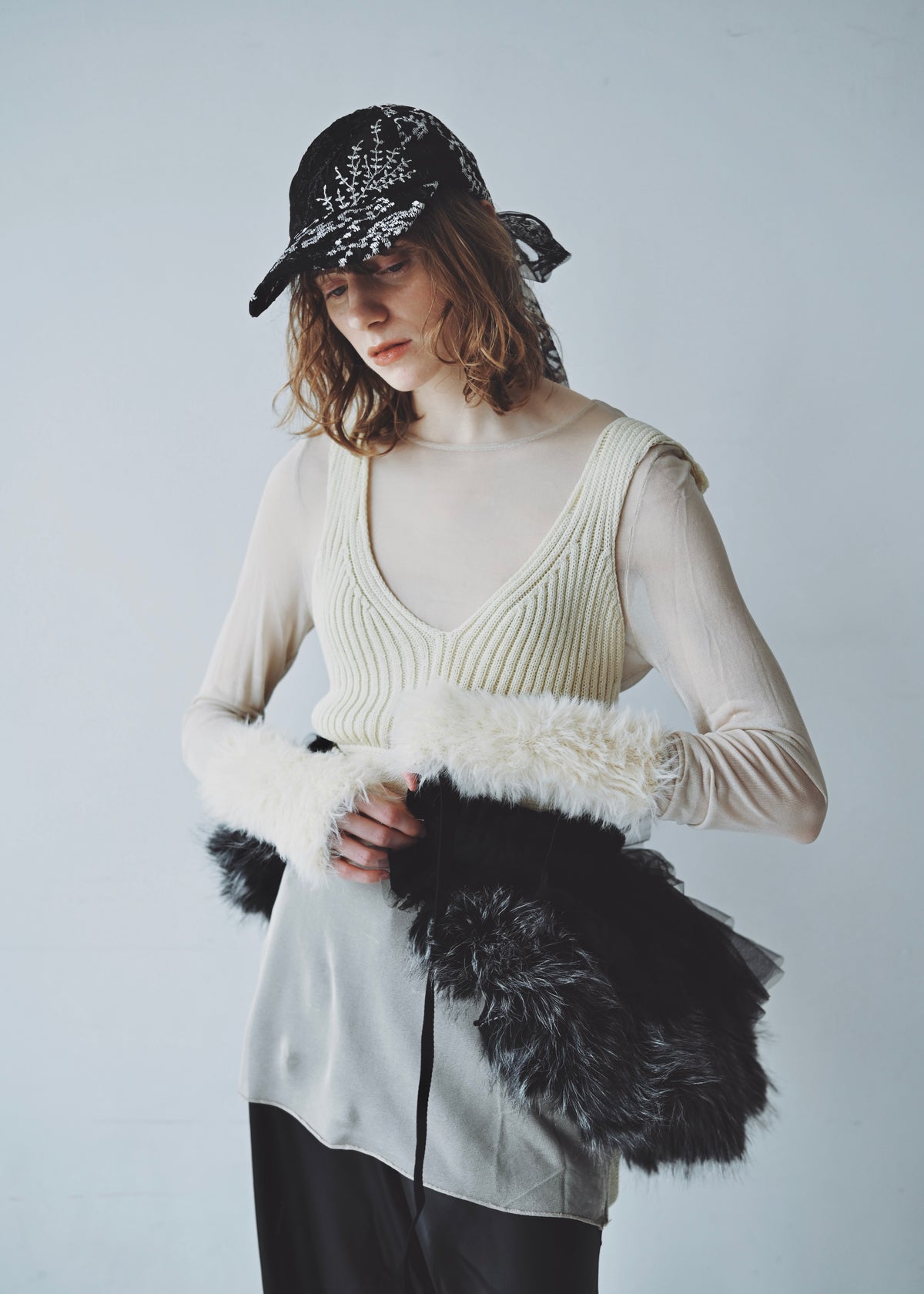 DŌRA VORAN | Fur-Ruffled Hidden Bag - NOIR FOX