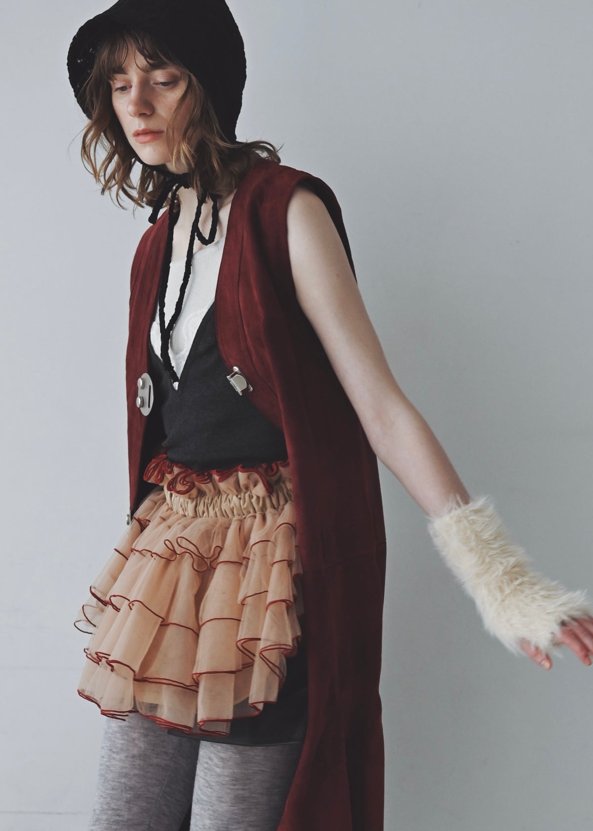 DŌRA TIÉRE | Ruffled Hidden Bag - FIG SANGRIA