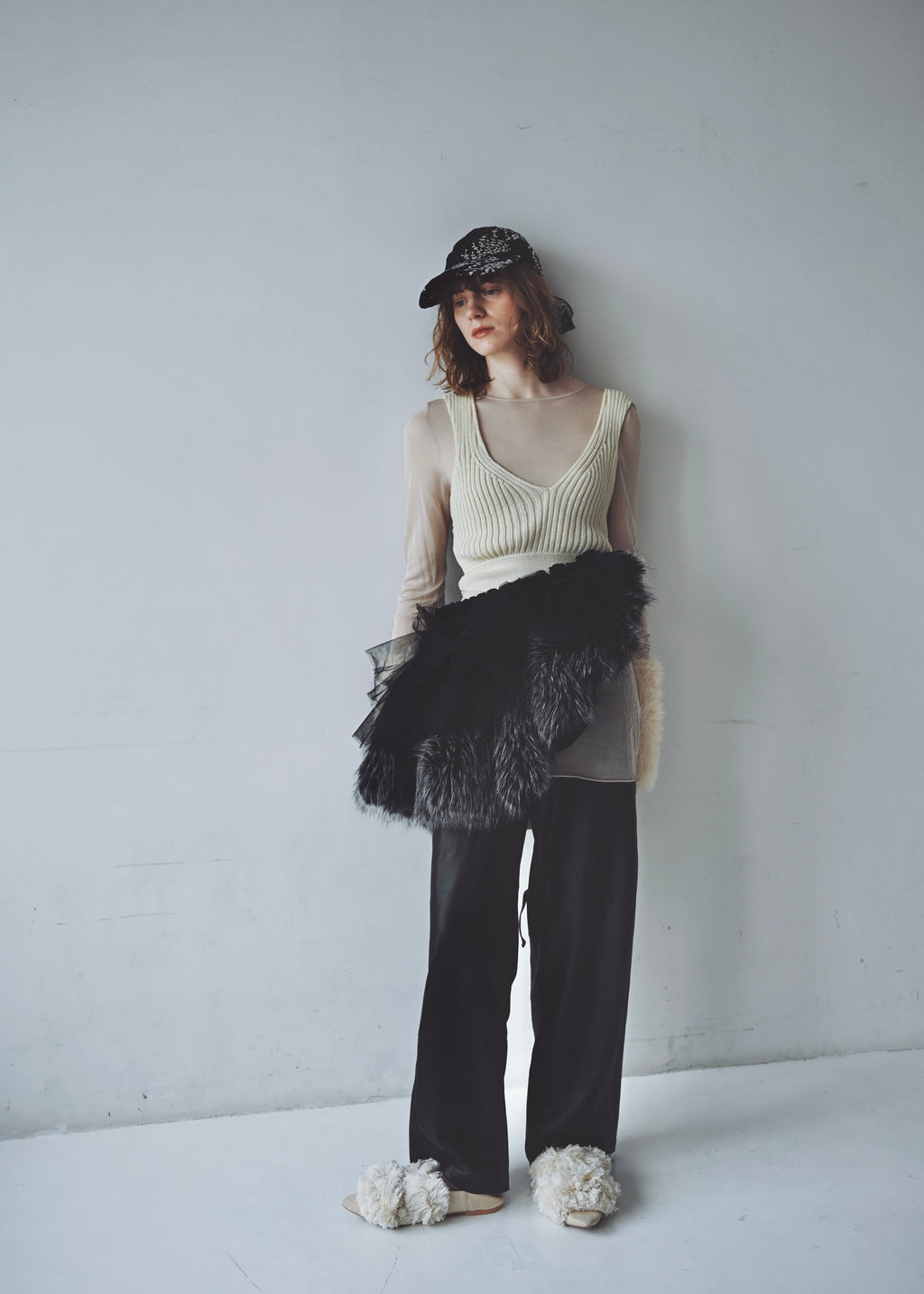 DŌRA VORAN | Fur-Ruffled Hidden Bag - NOIR FOX