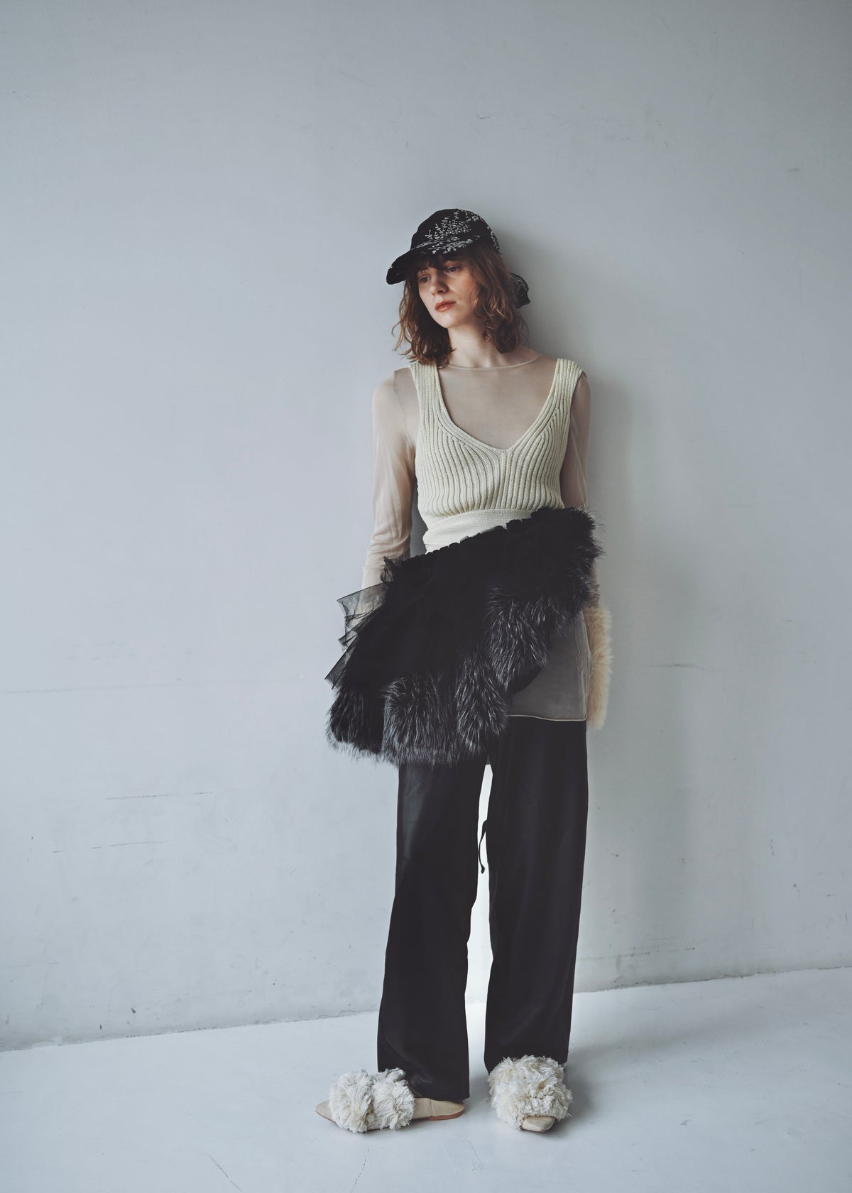 DŌRA VORAN | Fur-Ruffled Hidden Bag - NOIR FOX