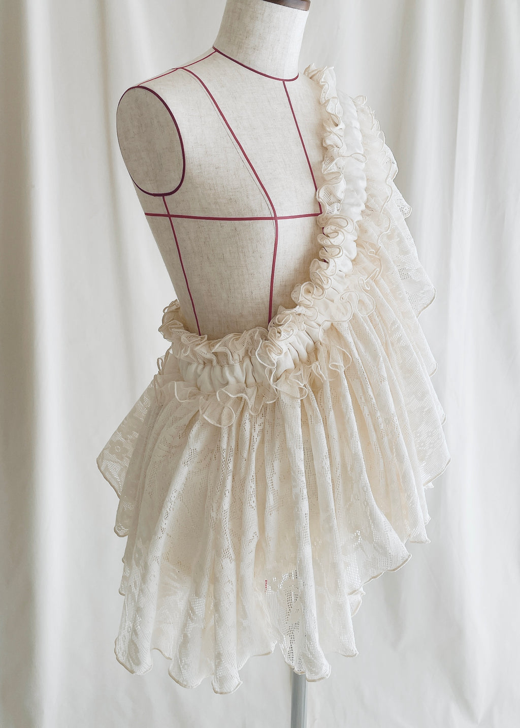 DŌRA CÎTA | Ruffled Hidden Bag - OFF WHITE