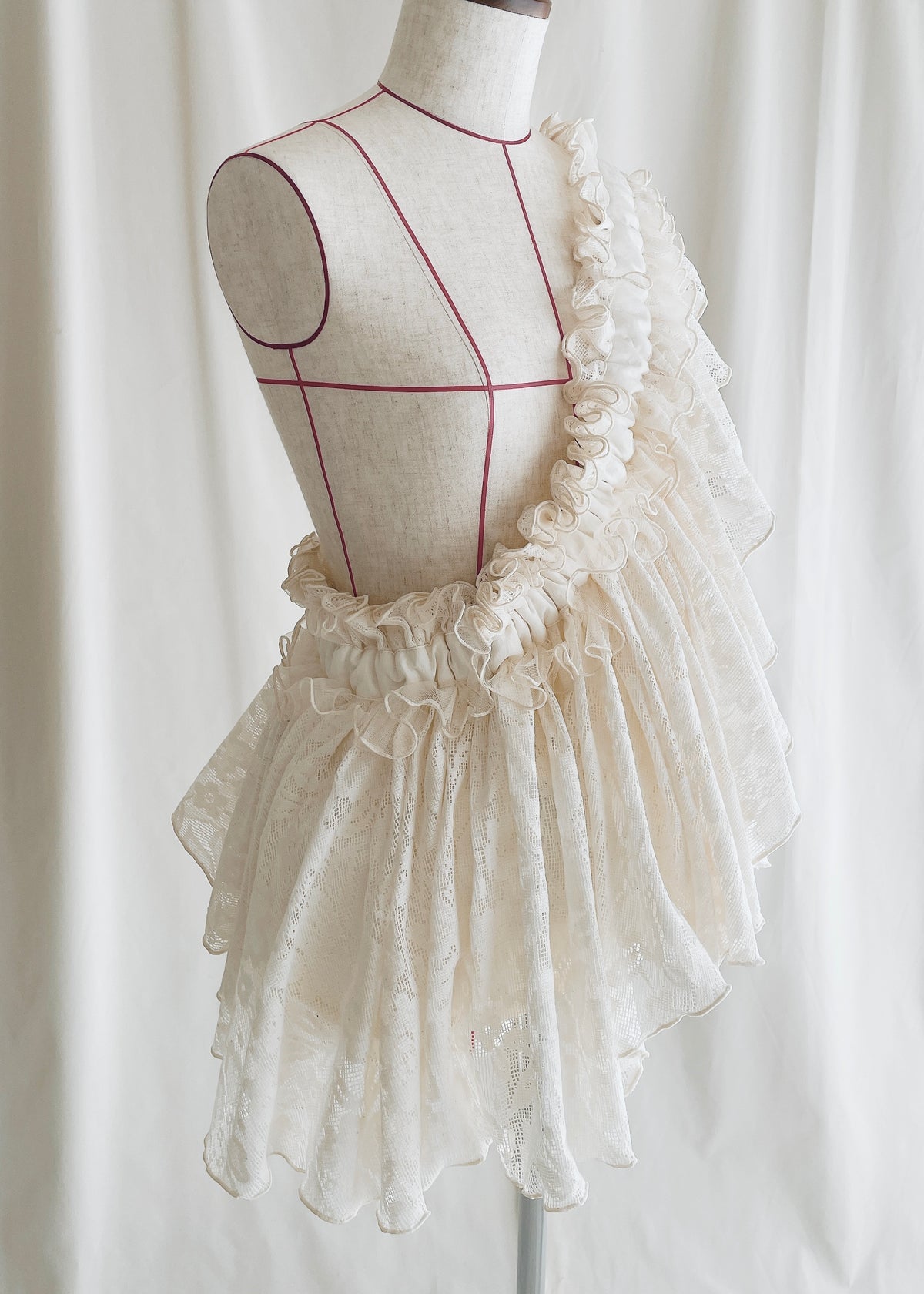 DŌRA CÎTA | Ruffled Hidden Bag - OFF WHITE