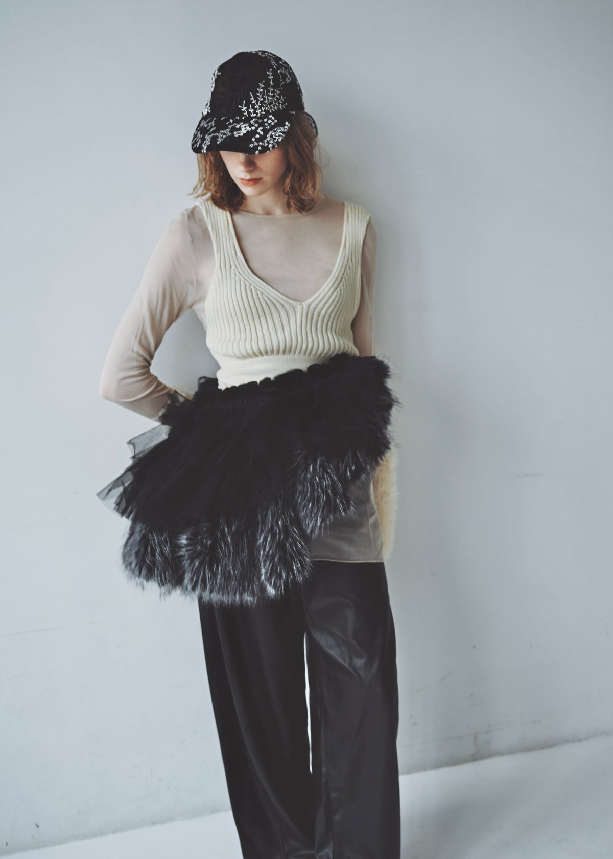 DŌRA VORAN | Fur-Ruffled Hidden Bag - NOIR FOX